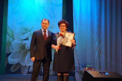 Сотрудникам органов ЗАГС вручили награды областной Думы